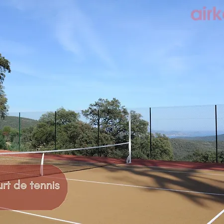 Château De La Mère - évènement - Séminaire - Mariage - Retraite Bien-être - Sportif - Cousinade - Idéal Groupe&famille - Cadre Nature Isolé - Piscine - Vue Baie Saint-raphael - Grande Capacité D'accueil Villa