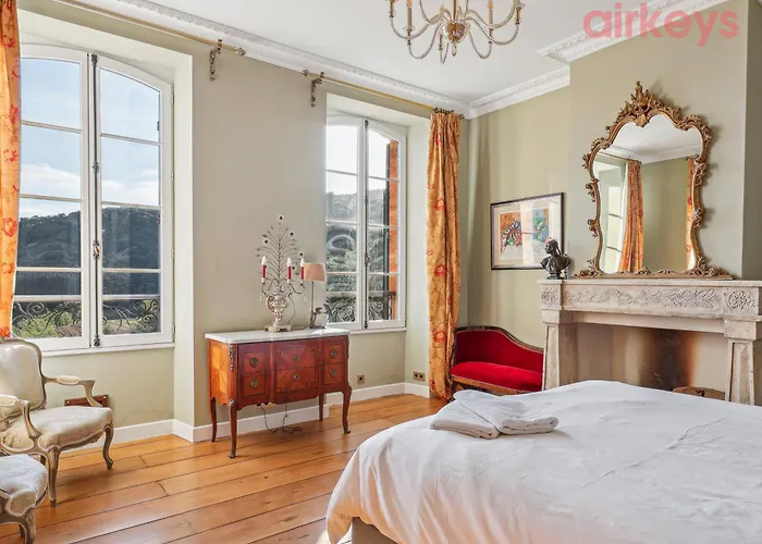 Château De La Mère - évènement - Séminaire - Mariage - Retraite Bien-être - Sportif - Cousinade - Idéal Groupe&famille - Cadre Nature Isolé - Piscine - Vue Baie Saint-raphael - Grande Capacité D'accueil Sainte-Maxime