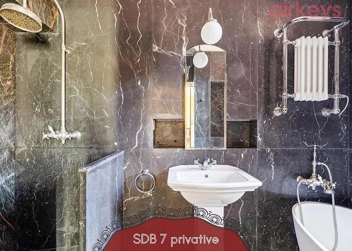 Château De La Mère - évènement - Séminaire - Mariage - Retraite Bien-être - Sportif - Cousinade - Idéal Groupe&famille - Cadre Nature Isolé - Piscine - Vue Baie Saint-raphael - Grande Capacité D'accueil Villa