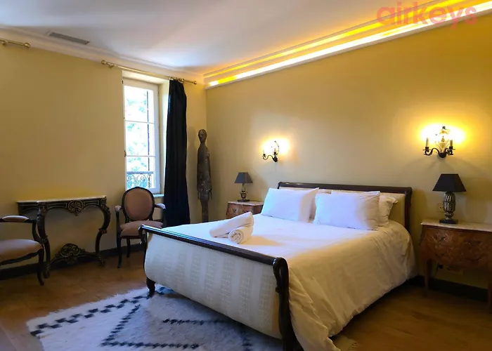 ヴィラ Chateau De La Mere - Evenement - Seminaire - Mariage - Retraite Bien-etre - Sejour Sportif - Cousinade - Ideal Groupe & Famille - Cadre Nature Isole - Piscine - Vue Baie Saint-raphael - Grande Capacite D'accueil