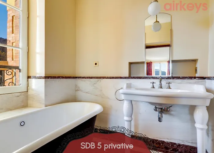 Chateau De La Mere - Evenement - Seminaire - Mariage - Retraite Bien-etre - Sejour Sportif - Cousinade - Ideal Groupe & Famille - Cadre Nature Isole - Piscine - Vue Baie Saint-raphael - Grande Capacite D'accueil Villa Sainte-Maxime