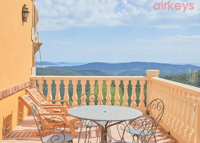 Chateau De La Mere - Evenement - Seminaire - Mariage - Retraite Bien-etre - Sejour Sportif - Cousinade - Ideal Groupe & Famille - Cadre Nature Isole - Piscine - Vue Baie Saint-raphael - Grande Capacite D'accueil Sainte-Maxime