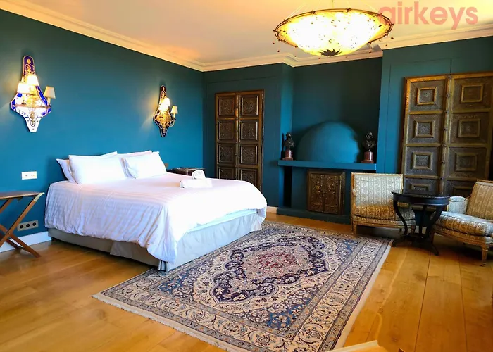 ヴィラ Chateau De La Mere - Evenement - Seminaire - Mariage - Retraite Bien-etre - Sejour Sportif - Cousinade - Ideal Groupe & Famille - Cadre Nature Isole - Piscine - Vue Baie Saint-raphael - Grande Capacite D'accueil